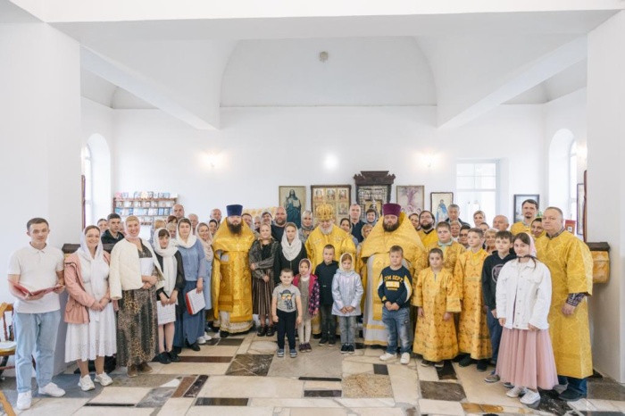 Архиерейское богослужение в храме Троица-Чижи деревни Часовня 