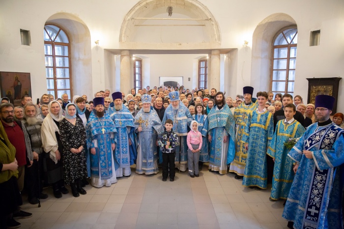Престольный праздник в Казанском храме деревни Богослово 
