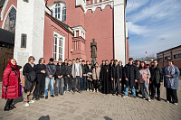 Школьники и студенты в Троицком соборе г. Щёлково