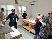 Посещение просфорни при храме святого мученика Иоанна Воина деревни Никифорово учащимися Алексиевской гимназии