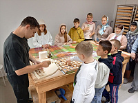 Посещение просфорни при храме святого мученика Иоанна Воина деревни Никифорово учащимися Алексиевской гимназии