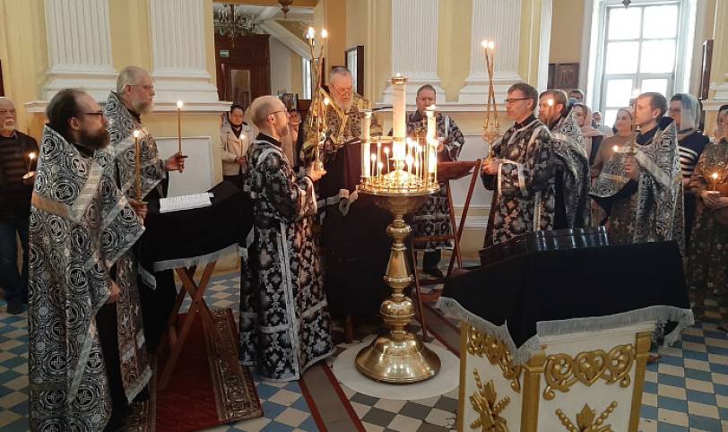 Утреня Великой Пятницы в Преображенском кафедральном соборе Балашихи 
