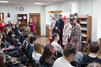 Школьники и студенты в Троицком соборе г. Щёлково