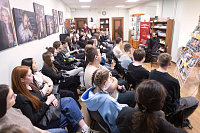 Школьники и студенты в Троицком соборе г. Щёлково