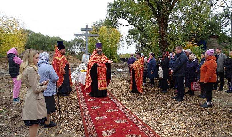 Освящение поклонного креста в деревне Губино