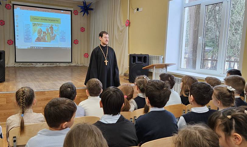 Беседы священника со школьниками в Щёлкове