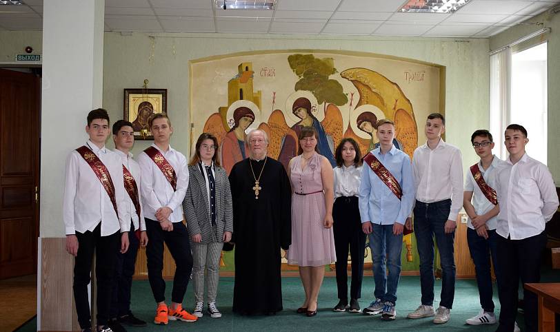 Вручение аттестатов выпускникам Щелковского отделения Православной гимназии «Ковчег»