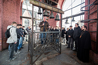 Школьники и студенты в Троицком соборе г. Щёлково