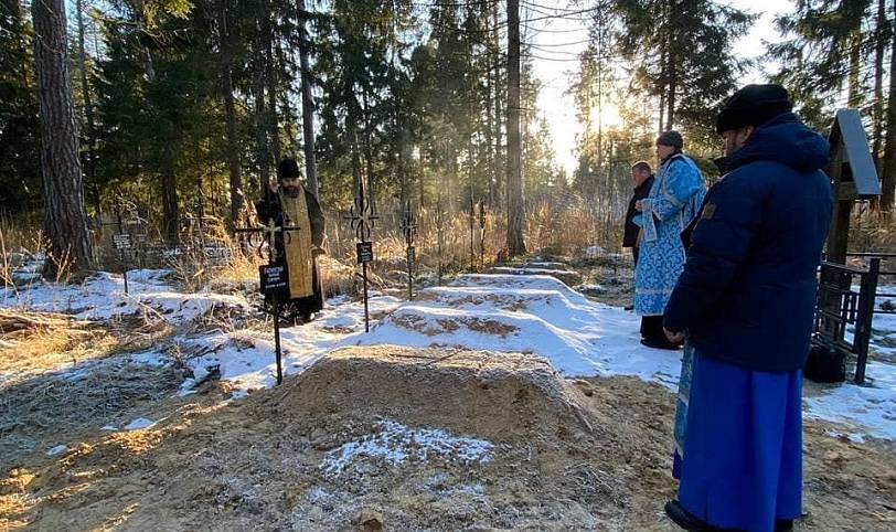 Лития на кладбище в деревне Давыдово