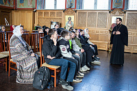 Школьники и студенты в Троицком соборе г. Щёлково