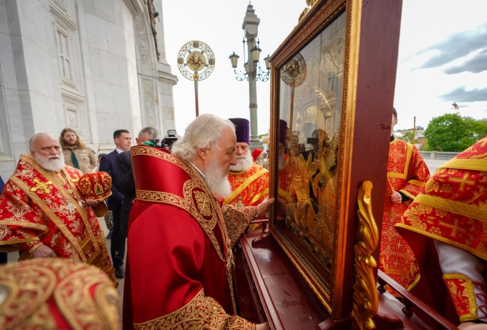 Встреча Феодоровской иконы Божией Матери и Литургия в Храме Христа Спасителя