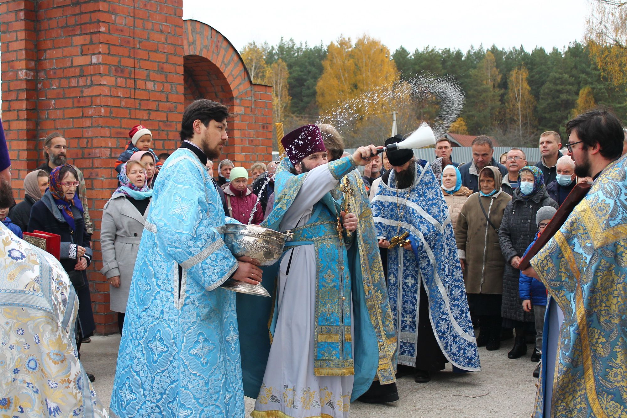 Праздник подмосковье. Орехово-Зуевское благочиние. Храм Покрова в Орехово. Благочинный Орехово-Зуевского района Московской области. С праздником Покрова Пресвятой Богородицы.