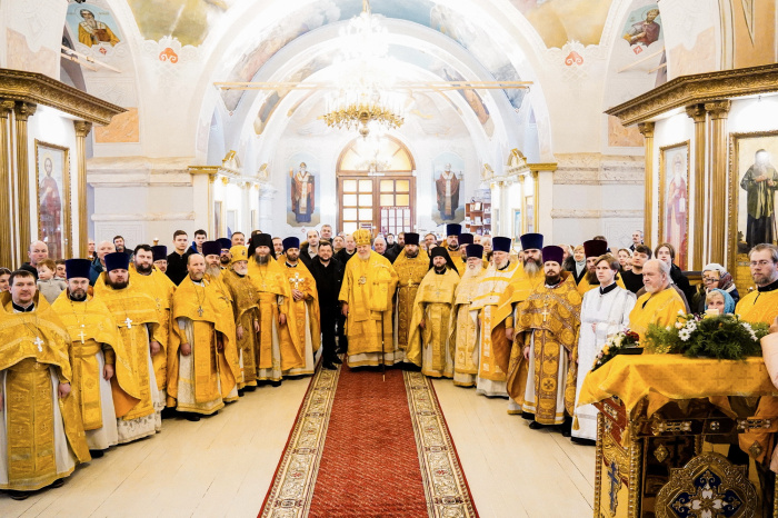 Архиерейское богослужение в Преображенском храме деревни Андреевские выселки