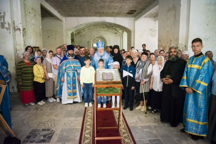 Архиерейское богослужение в Тихвинском храме села Евлево 