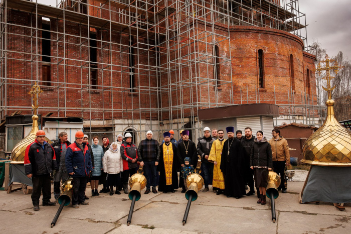 Освящение малых накупольных крестов в Кирилло-Мефодиевском храме Балашихи