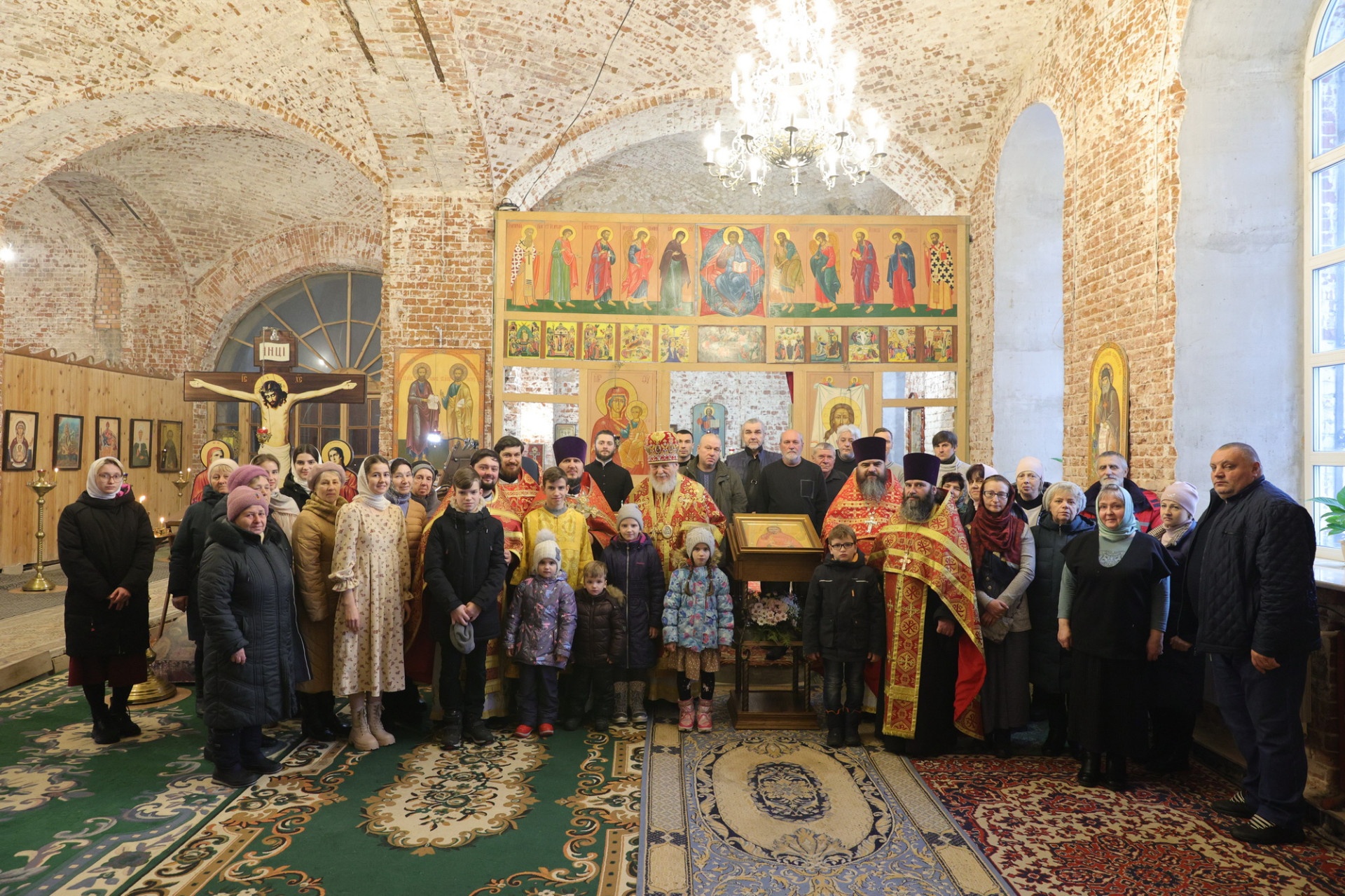 Архиерейское богослужение в Покровском храме деревни Пашнево 