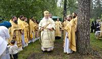 Богослужение на&nbsp;берегу лесного озера