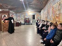 Школьники в Троицком соборе города Щёлково