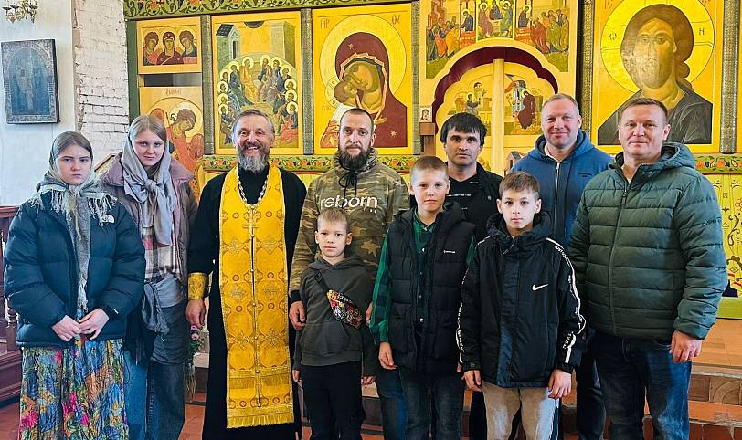 Посещение Троицкого храма деревни Аверкиево спортсменами Федерации единоборств