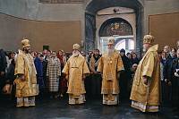 Божественная литургия в Большом соборе Донского ставропигиального мужского монастыря города Москвы