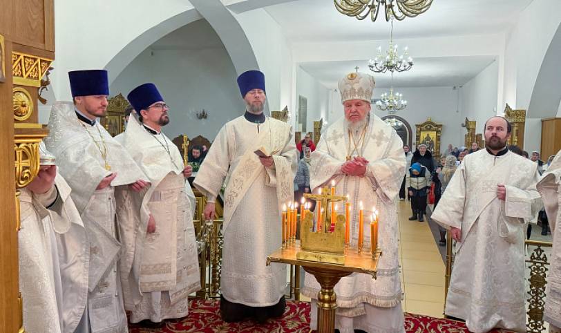 Архиерейское богослужение в Троицком храме Реутова 
