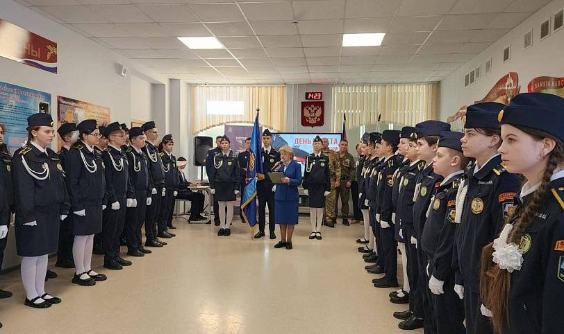 Освящение знамени кадетов в школе посёлка Свердловский
