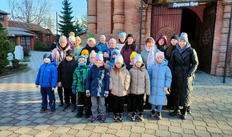 Гимназисты в Иоанно-Богословском храме г. Ликино-Дулёво