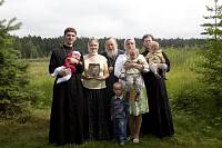 Богослужение на&nbsp;берегу лесного озера