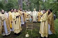 Богослужение на&nbsp;берегу лесного озера