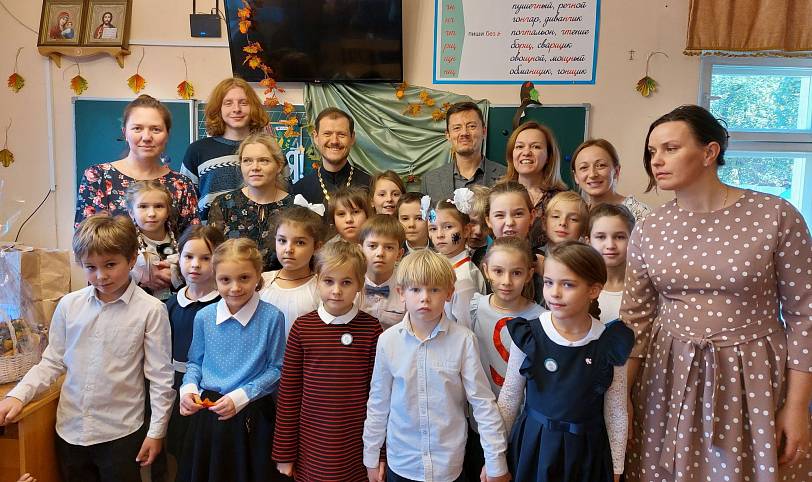 День учителя в Русской классической школе при Богородицерождественском храме поселка Образцово