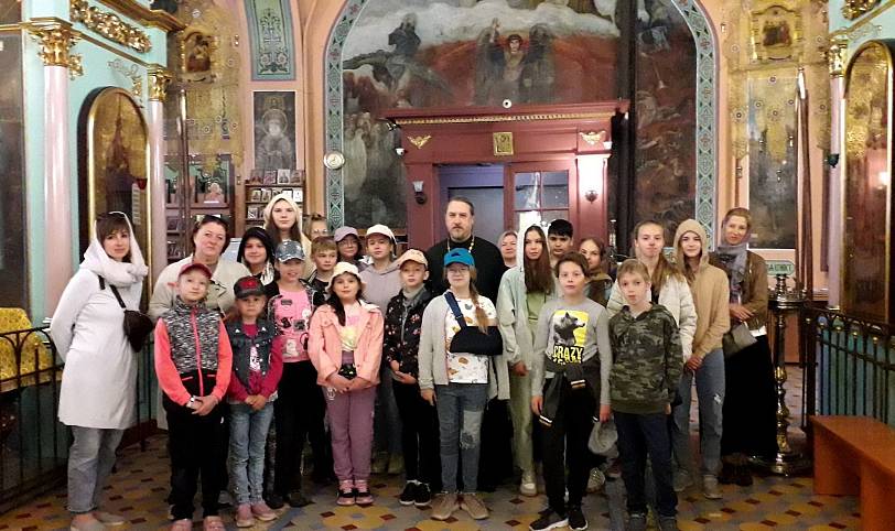 Учащиеся Демиховской школы искусств в Богородицерождественском храме села Нестерово