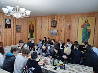 Студенты гуманитарного колледжа в Иоанно-Богословском храме г. Ликино-Дулёво