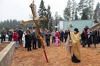 Водружение креста на&nbsp;храм в&nbsp;Аксиньино