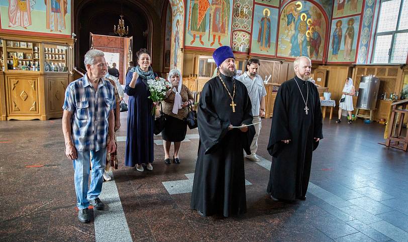 Вручение свидетельств об окончании Библейско-богословских курсов при Троицком соборе г. Щелково