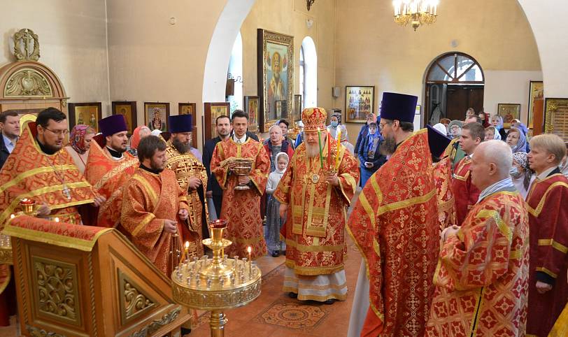 Божественная литургия в храме преп. Саввы Сторожевского в мкр. Заря